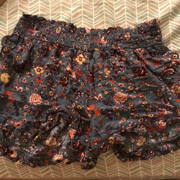 Flowered shorts! Flowy - Picture 1 of 2